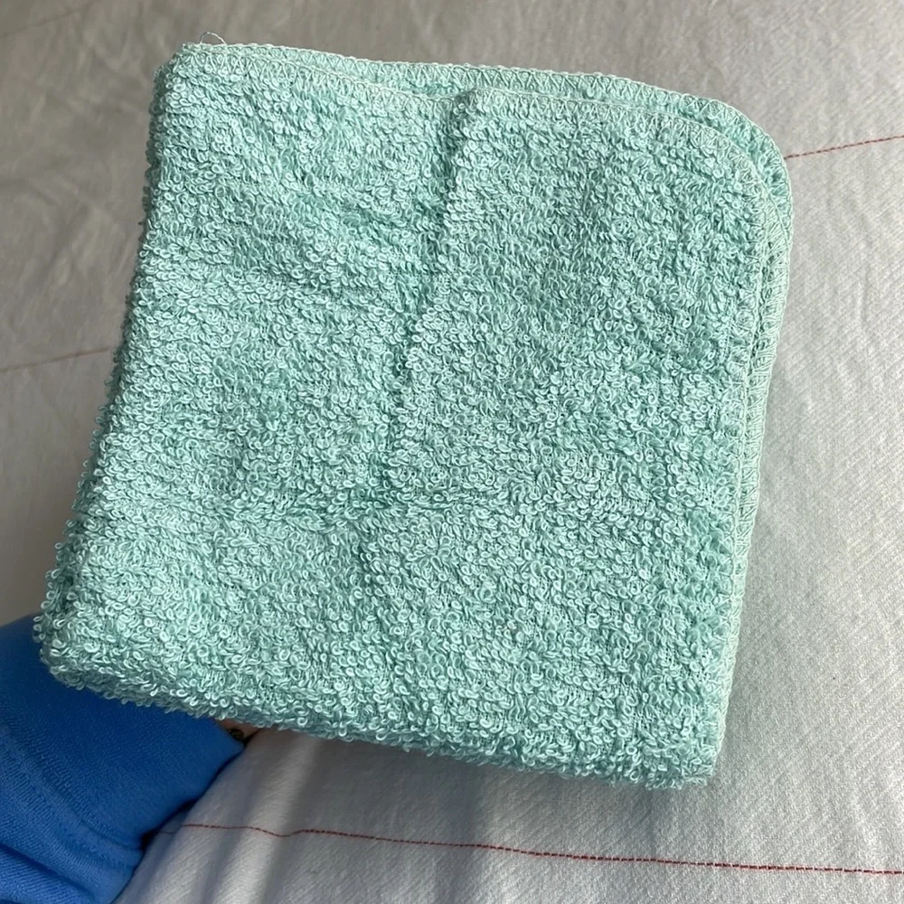 Set of 6 mint/aqua colored washcloths.